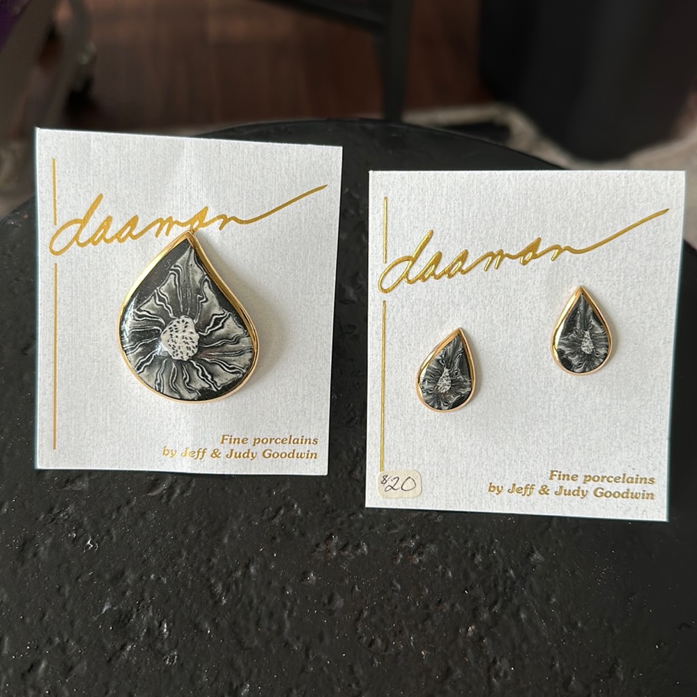 Daamon Porcelain Pin and Earrings Set